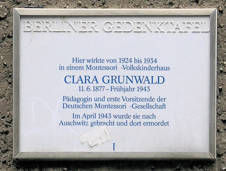 Maria Montessori - Berlin memorial plaque, Clara Grunwald, Scharnweberstraße 19, Berlin-Friedrichshain, Germany