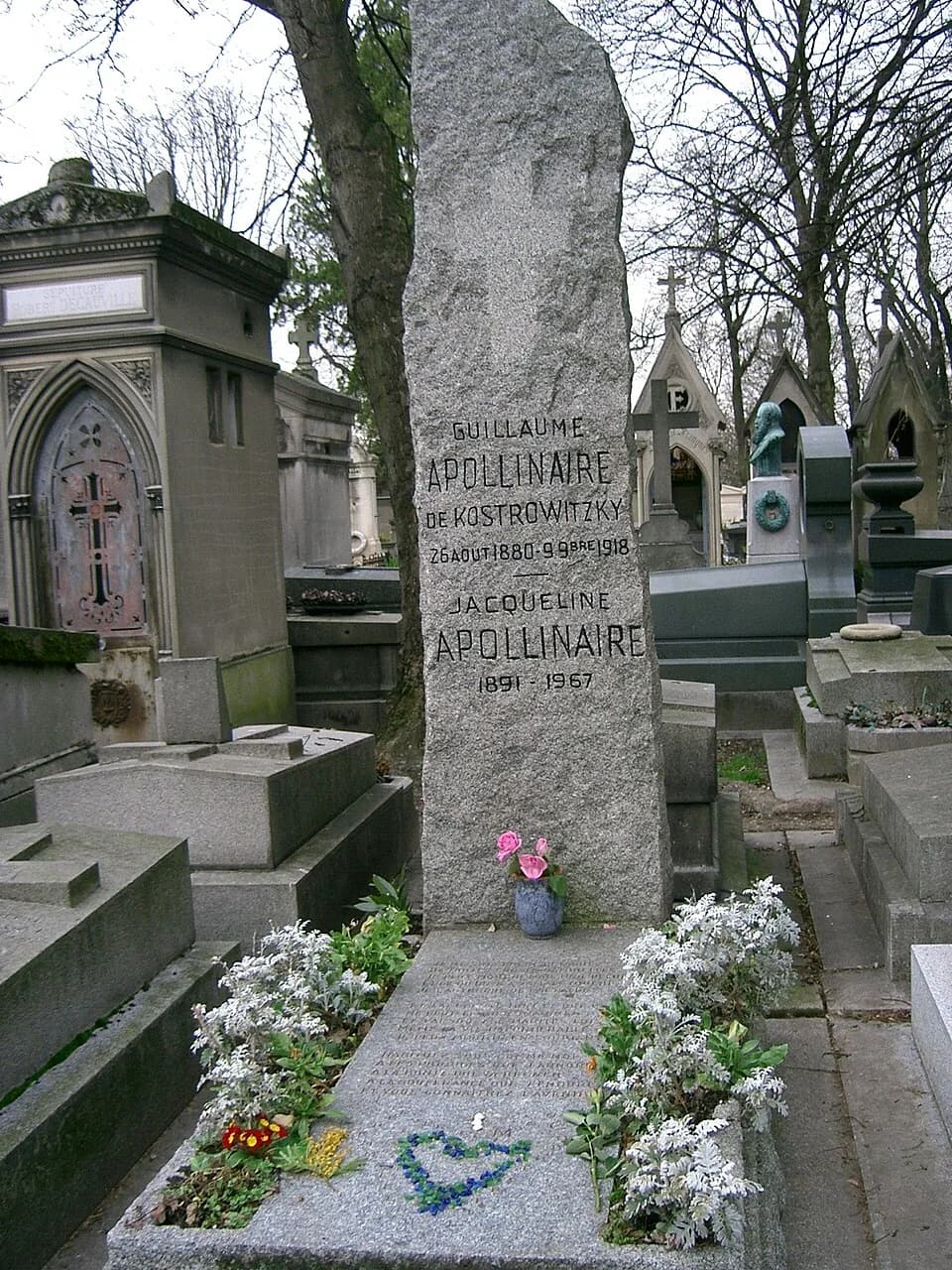 Guillaume Apollinaire - Tombe de Guillaume Apollinaire.JPG