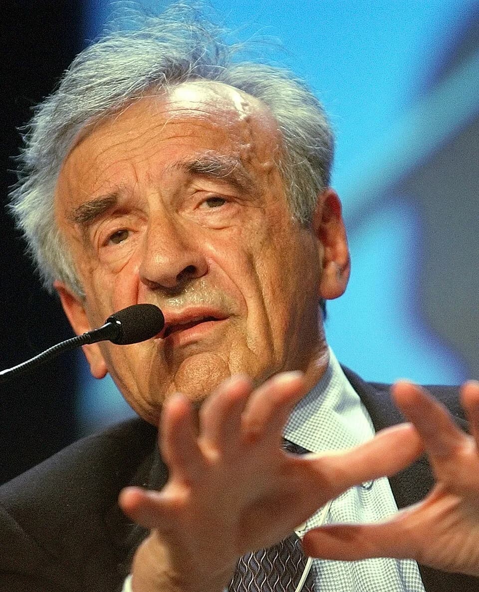 Elie Wiesel - DAVOS,28JAN03 - Elie Wiesel, Professor of the Humanities, Boston University, USA speaks during the session '269 A New Agenda: Combining Efficiency and Human Dignity' at the 'Annual Meeti