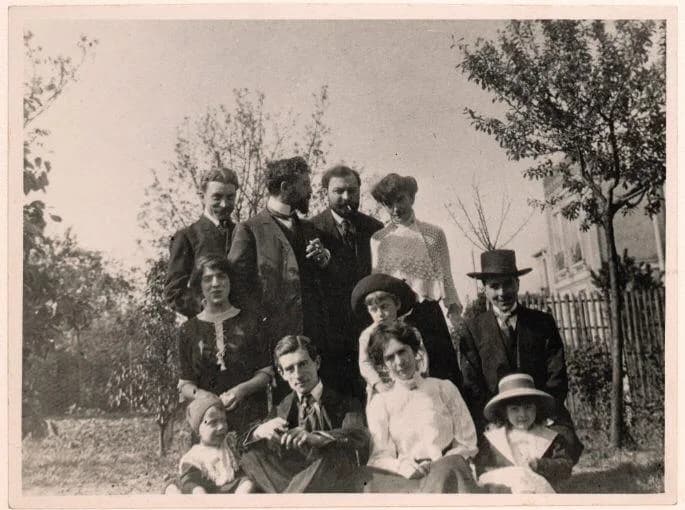 Maurice Ravel - Meeting at the Schmitts' in Saint-Cloud, circa 1910. From left to right, 1st row : Roger Haour, Maurice Ravel, Jeanne et Christiane Pivet ; 2nd row : Jane Haour, "Raton" Schmitt, Léon 