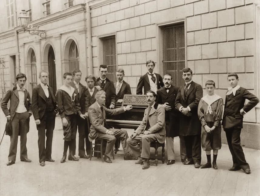 Maurice Ravel - Charle de Bériot's class at the Conservatoire de Paris, by 1894-95. From left to right : Maurice Ravel, Camille Decreus, Gaston Lévy, Edouard Bernard, Fernand Lemaire, Charles de Bério