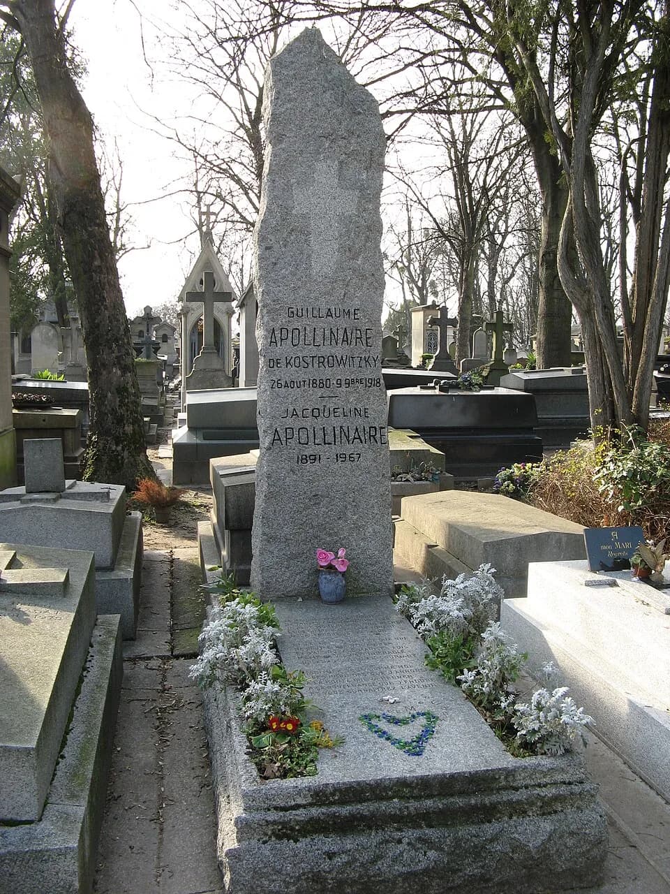 Guillaume Apollinaire - Guillaume Apollinaire (Père Lachaise).jpg