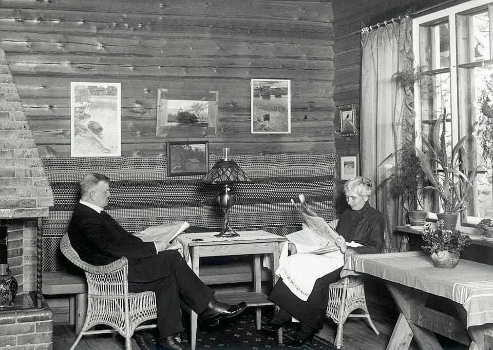 Jean Sibelius - Jean Sibelius ja puoliso Aino lukemassa Ainolan ruokasalissa; negatiivi, lasi, mv