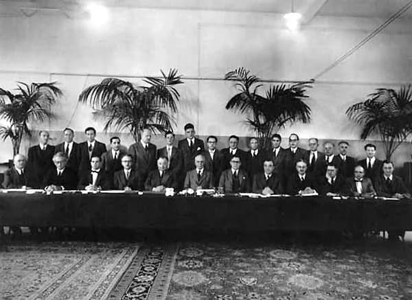 Wolfgang Pauli - Participants of the 10th Solvay conference on physics 1954 in Brussels