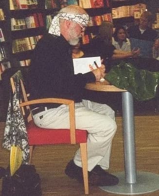 Terry Pratchett - Terry Pratchett bei einer Lesung und Signierstunde in der Koblenzer Buchhandlung Bouvier, 26. September 2000