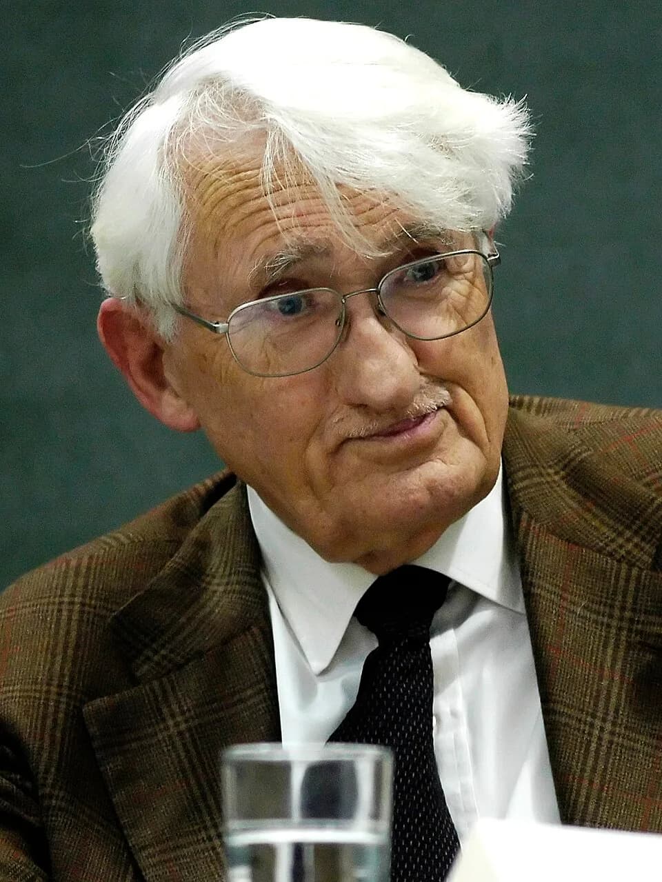 Jürgen Habermas - Jürgen Habermas during a discussion in the Munich School of Philosophy