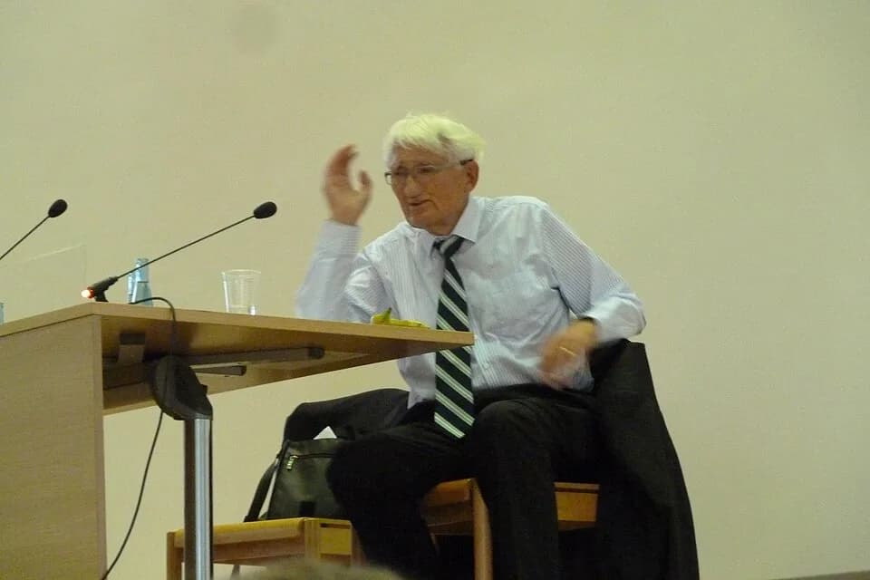 Jürgen Habermas - Jürgen Habermas spricht zur Krise der Europäischen Union
Vortrag des Philosophen am 16. Juni im Audimax der Humboldt-Universität zu Berlin

http://www.hu-berlin.de/pr/nachrichten/nr1