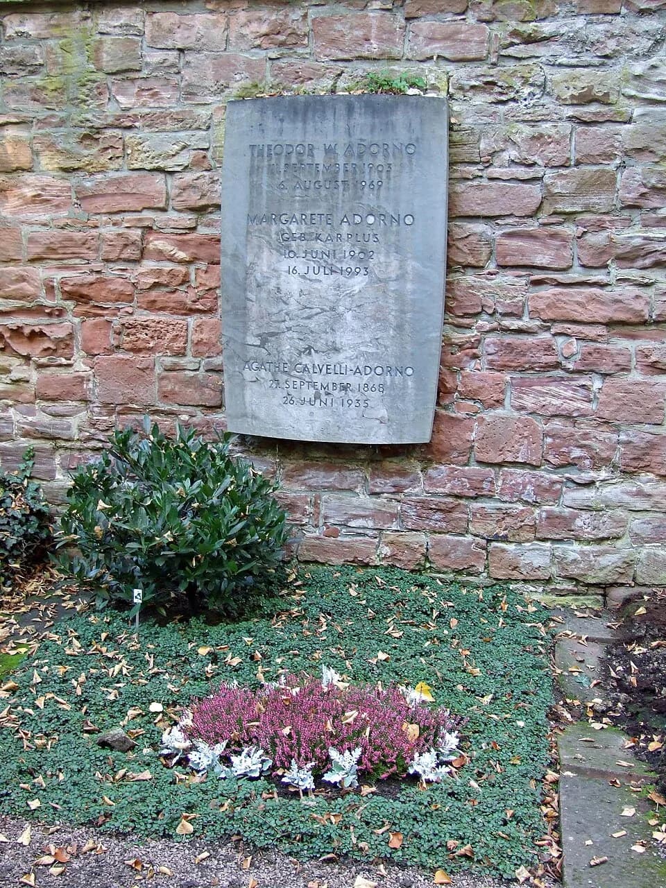 Theodor W. Adorno - Adorno Grabstelle auf dem Hauptfriedhof in Ffm