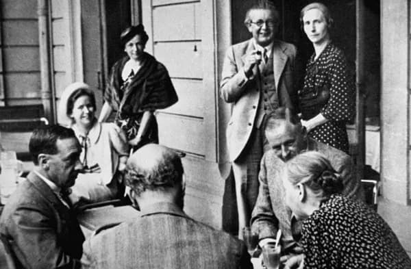 Jean Piaget - Valentine et Jean Piaget lors d’une conférence du Bureau international d’éducation en 1932.
