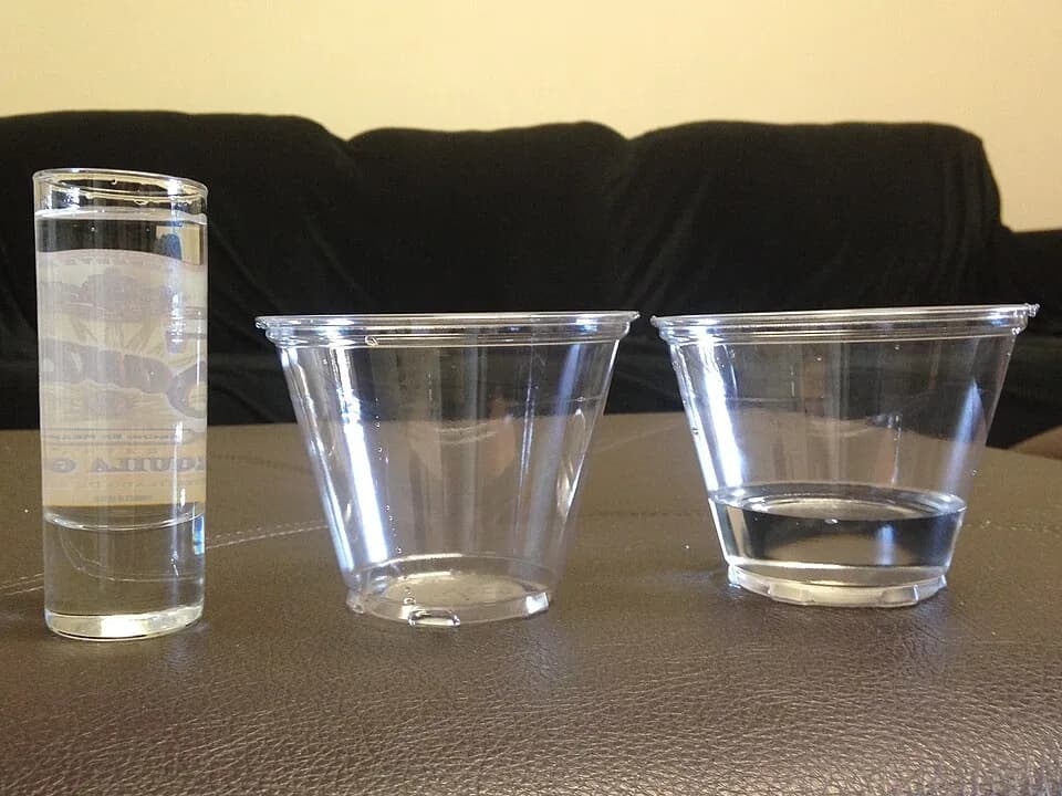 Jean Piaget - Demonstrating conservation of liquid