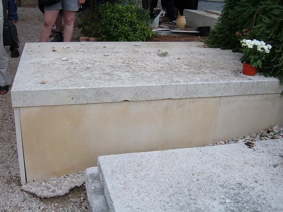 Marc Chagall - Marc Chagall's grave (top) in the cemetery of Saint-Paul de Vence, Alpes-Maritimes department, France.