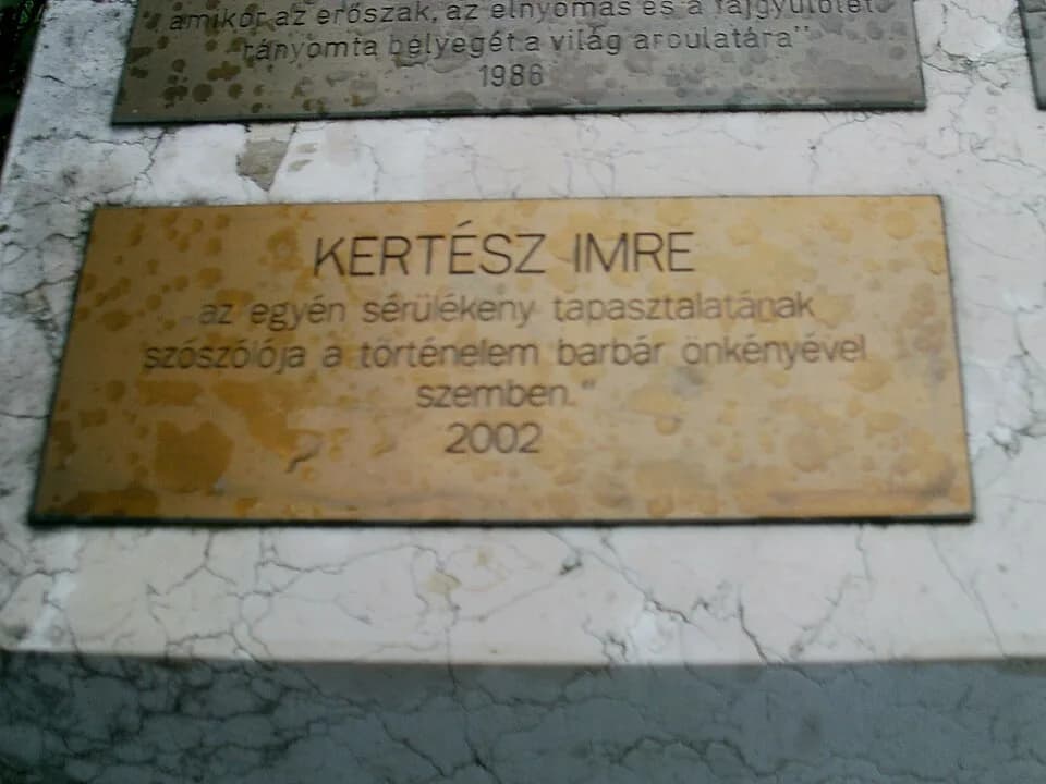 Imre Kertész - Kertész Imre emléktáblája Egerben