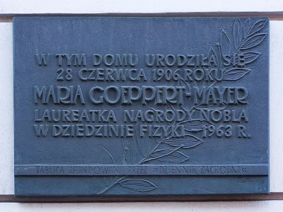 Maria Goeppert Mayer - Tablica pamiątkowa na pamiątkę Marii Goeppert-Mayer na ul. Młyńskiej w Katowicach.