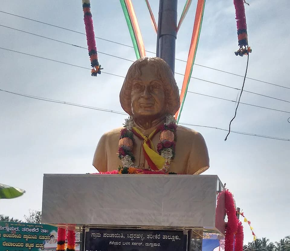 A. P. J. Abdul Kalam - A P J Abdul Kalam Statue Inaugurated in Duglapura, Tarikere Taluk, Chickmagalore District, Karnataka, By Fans