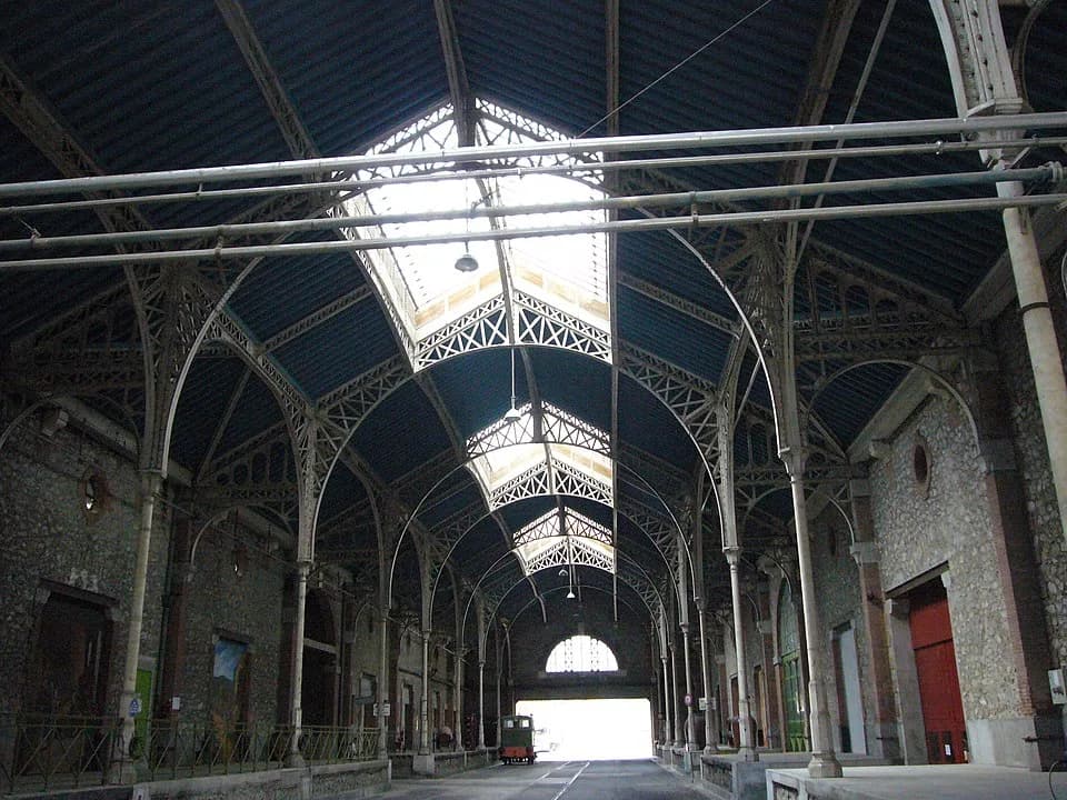 Gustave Eiffel - Les établissements Byrrh à Thuir (Pyrénées-Orientales, France), charpente réalisée par les ateliers de Gustave Eiffel