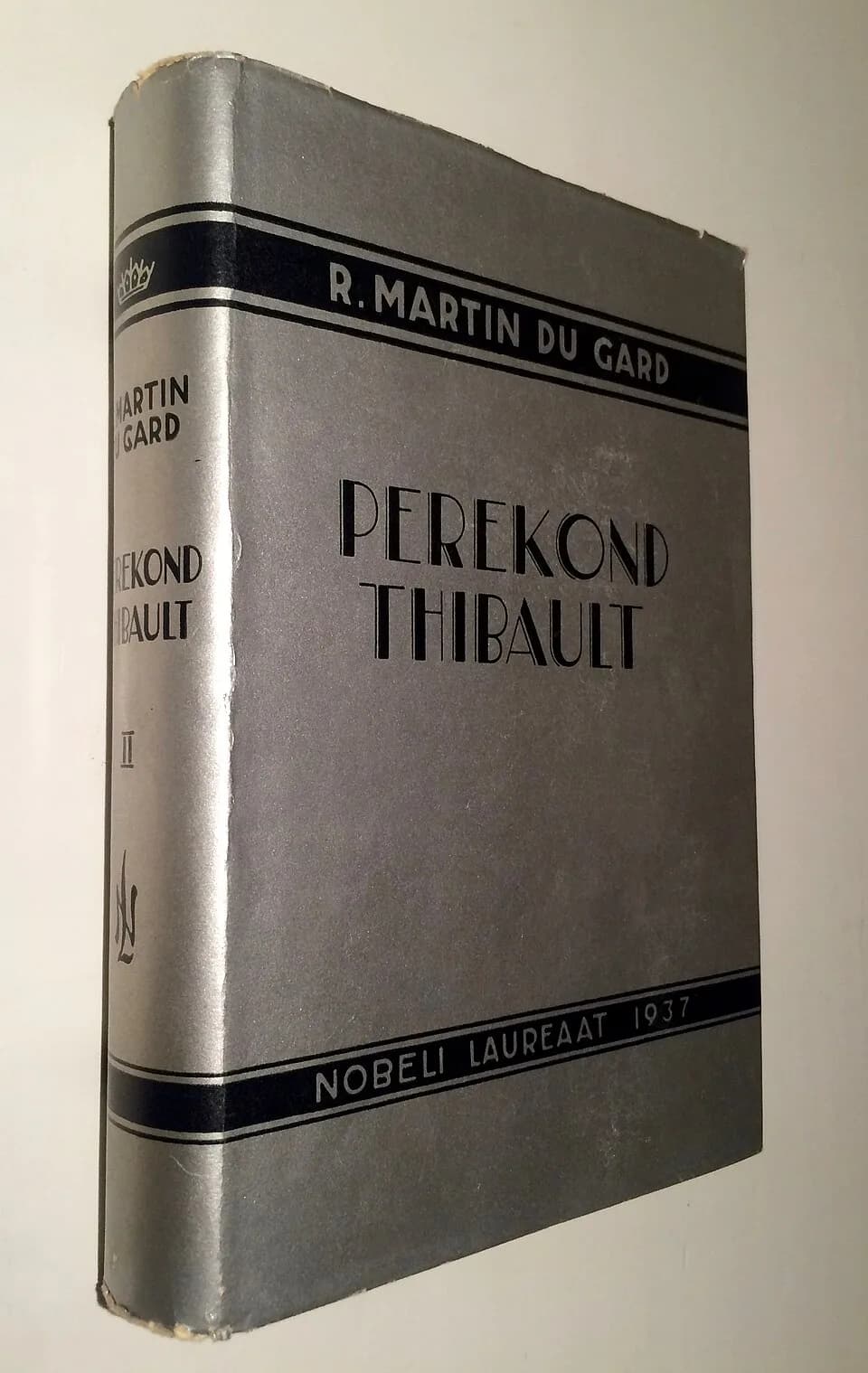 Roger Martin du Gard - Ernst Kollomi üks ümbrispaberi kujundus