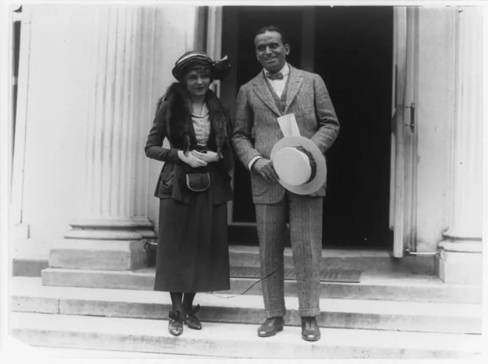Mary Pickford - Douglas Fairbanks and Mary Pickford standing, full-length, outside the White House.