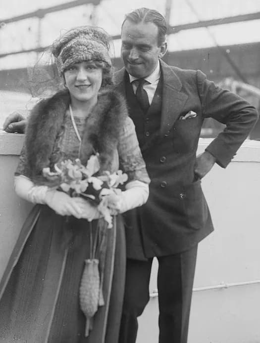 Mary Pickford - American actors Douglas Fairbanks (1883-1939) and Mary Pickford (1892-1979)