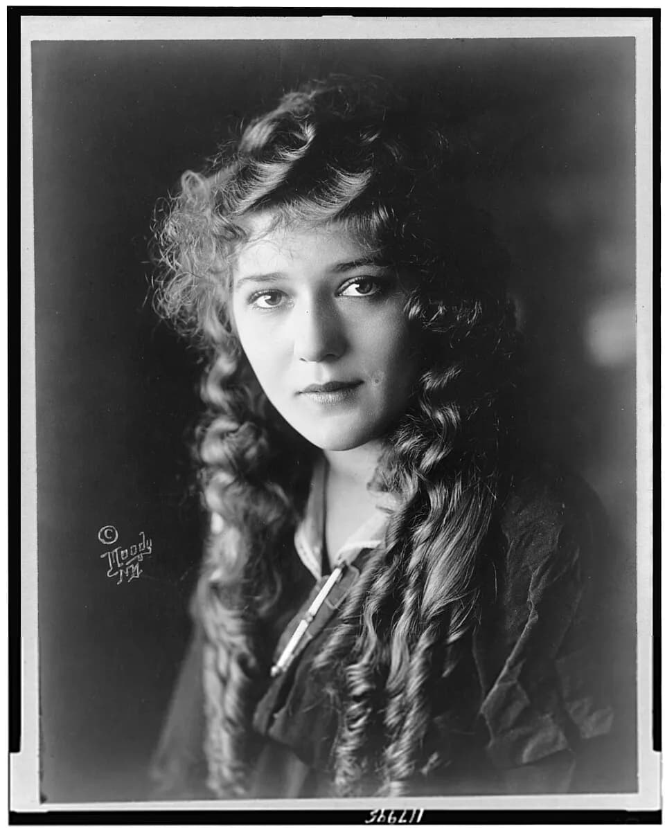 Mary Pickford - Original copy of photograph cropped and touched up at File:Mary Pickford cph.3c17995u.jpg