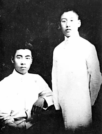 Zhou Enlai - Zhou Enlai (left) and his friend Li Fujing (right) in 1915 when they were studying at the Nankai High School