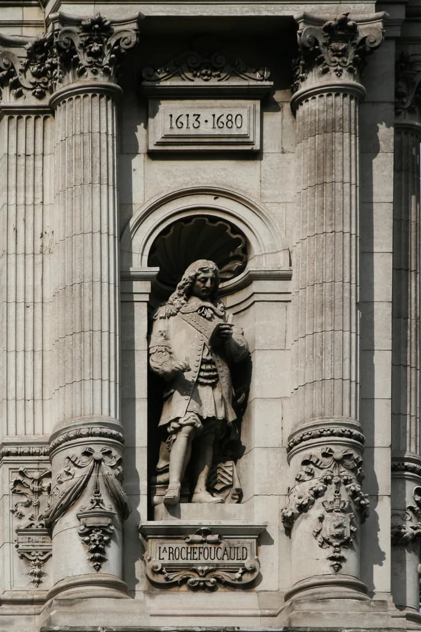 François de La Rochefoucauld - Statue de La Rochefoucauld sur l'hotel de ville de Paris