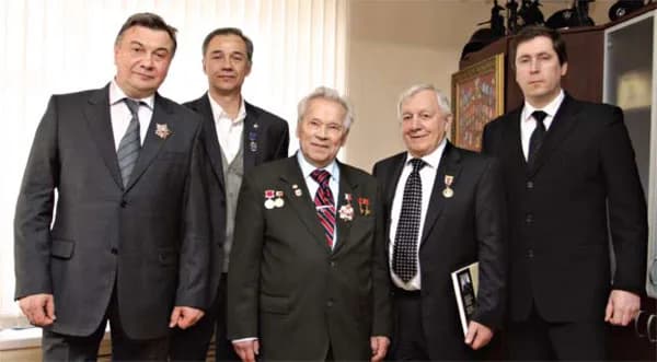 Mikhail Kalashnikov - Акция в поддержку российской милиции