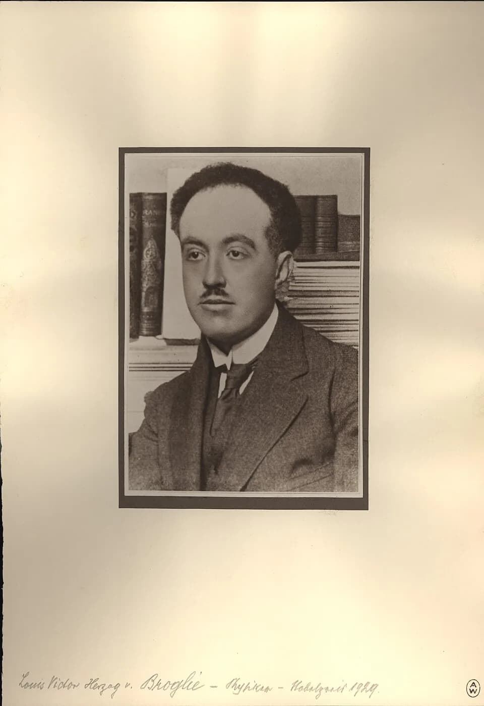 Louis de Broglie - Creator/Photographer: Unidentified photographer
Medium: Medium unknown
Dimensions: 17 cm x 11.8 cm
Date: 1929
Collection: Scientific Identity: Portraits from the Dibner Library of t