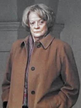 Maggie Smith - Dame Maggie Smith in Kensington Gardens filming 'Capturing Mary', 7 March 2007. Shot with a long lens from the nearby path in a break between filming. The weather was cold and she appea