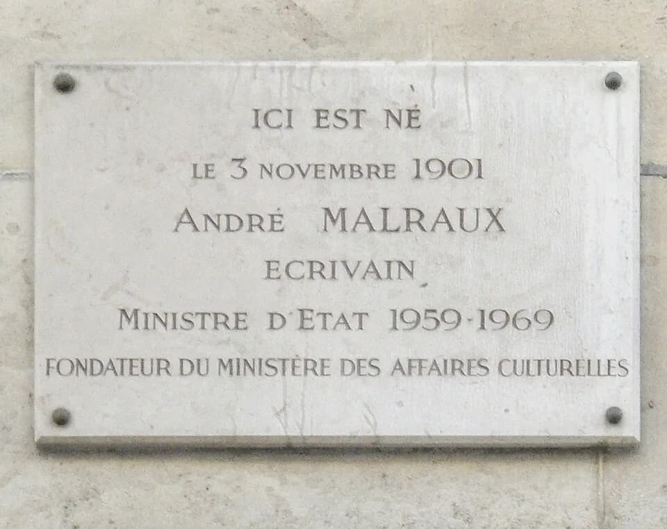 André Malraux - Plaque commémorative, 53 rue Damrémont, Paris 18e. « Ici est né le 3 novembre 1901 André Malraux, écrivain, ministre d'État, 1959-1969, fondateur du ministère des Affaires culturelles.