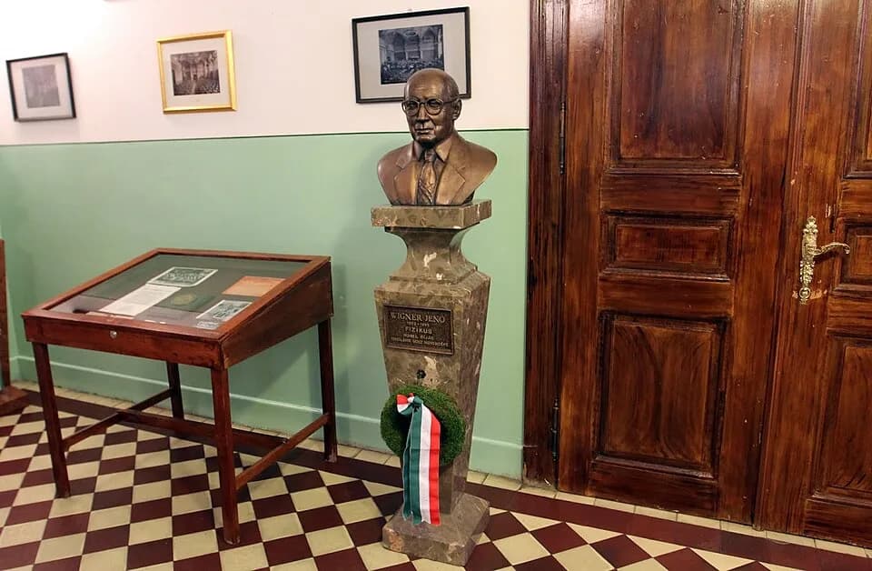 Eugene Wigner - Wigner Jenő szobra