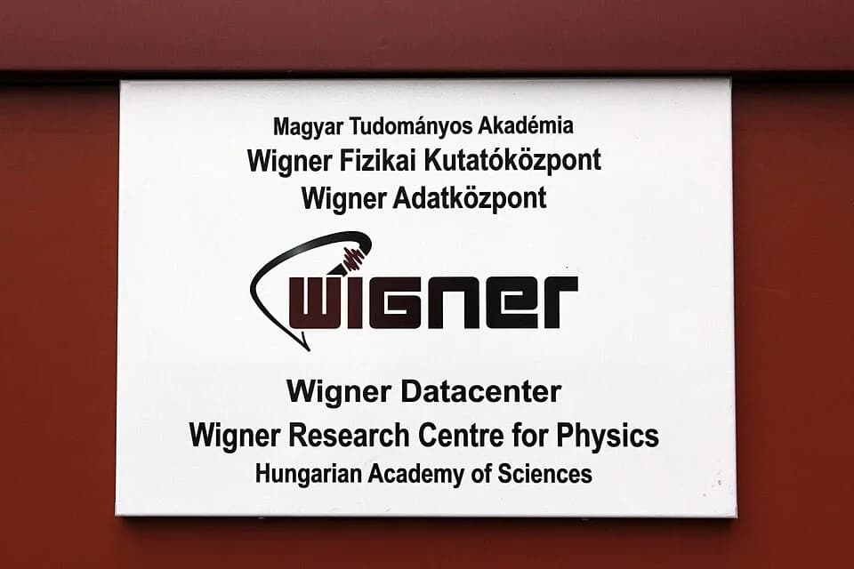 Eugene Wigner - Wigner adatközpont táblája a KFKI területén