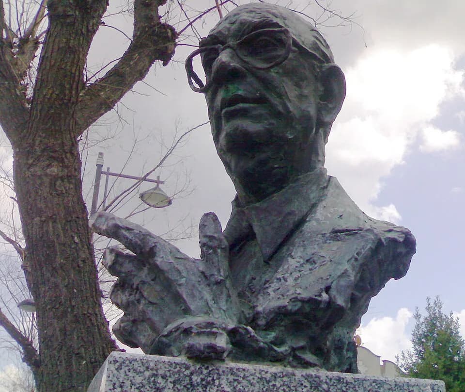 Camilo José Cela - Busto de Camilo José Cela. Guadalajara, Spain.