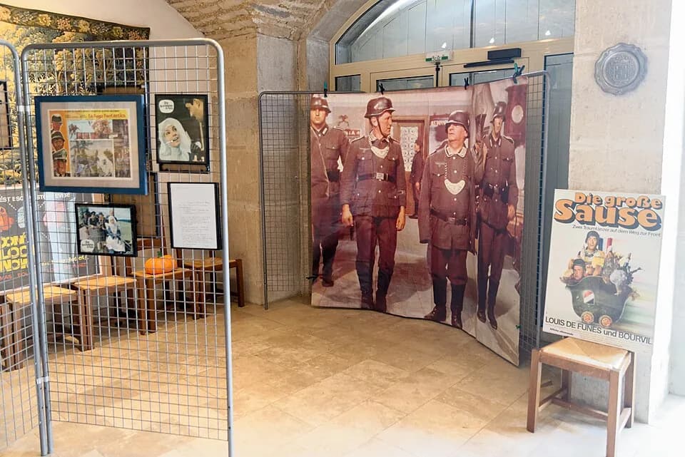 Louis de Funès - Exposition au cellier Robert de Grancey lors du 50e anniversaire du film La Grande Vadrouille à Meursault (Côte-d'Or, Bourgogne-Franche-Comté, France).