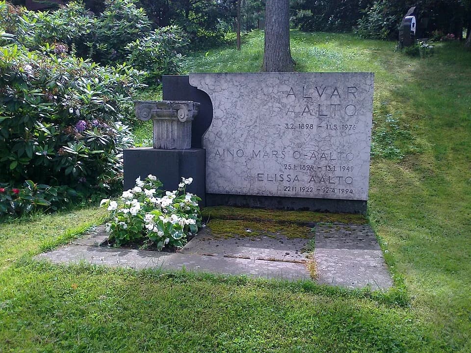 Alvar Aalto - Photograph of the grave of Alvar Aalto, Aino Aalto and Elissa Aalto in Helsinki.