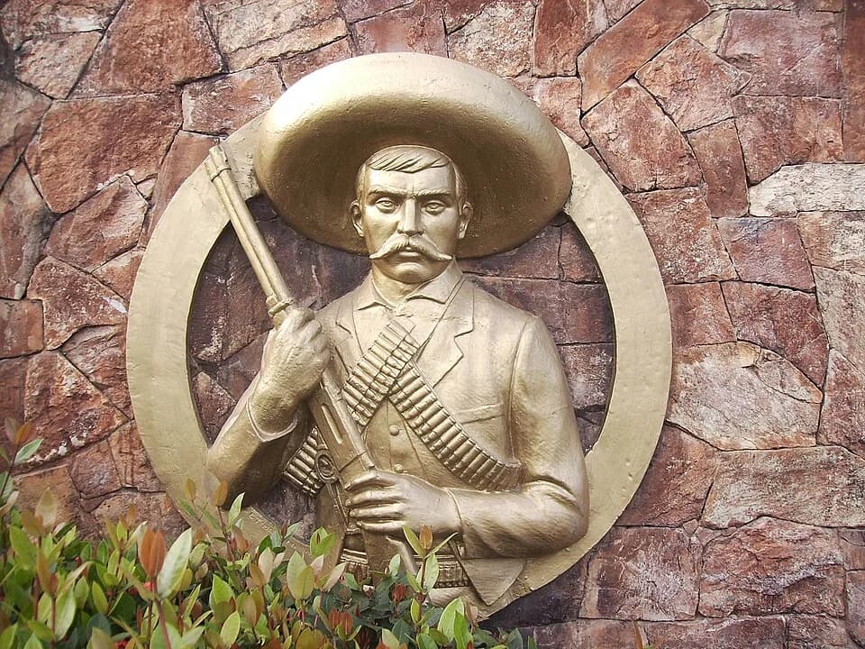 Emiliano Zapata - Pequeño monumento a Emiliano Zapata en la clínica del Instituto Mexicano del Seguro Social(IMSS) de Tres Valles, Ver.