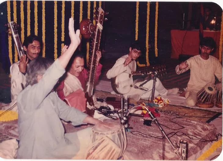 Ravi Shankar - Stage debut of Sandeep Das with Pt. Kishenji Maharaj and Pt. ravi Shankar