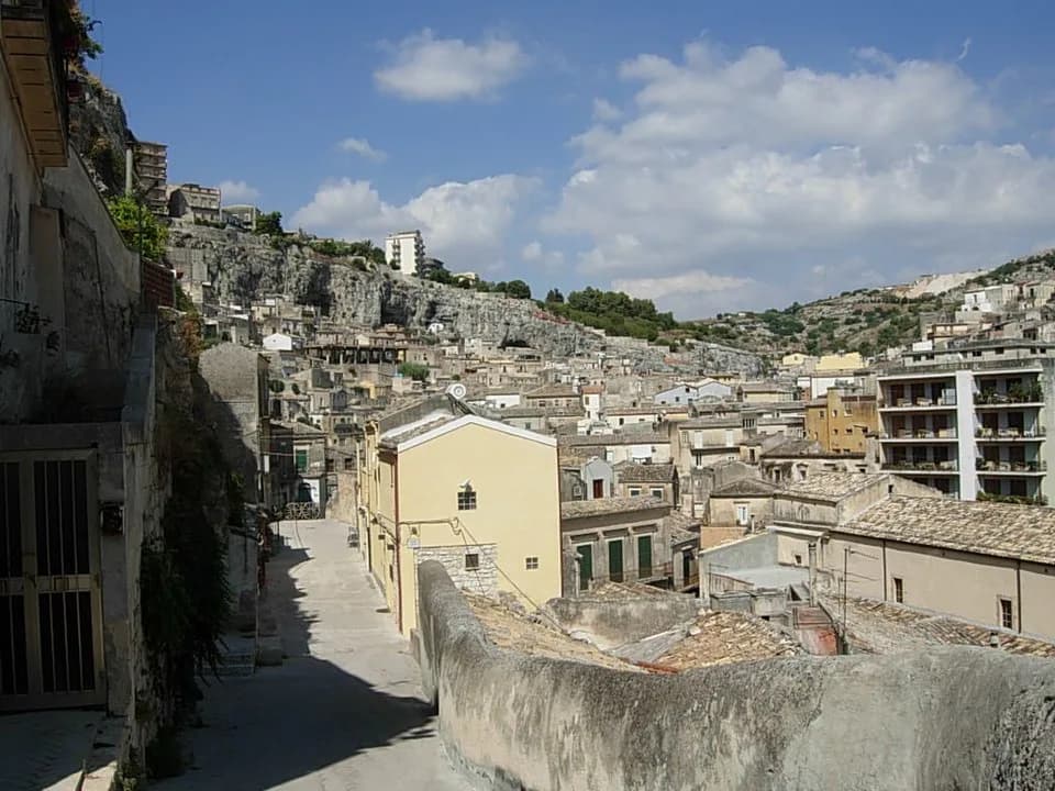 Salvatore Quasimodo - Targa casa natale Quasimodo a Modica