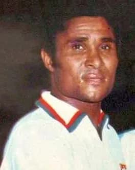 Eusébio Eusébio - Eusébio with Portugal shirt