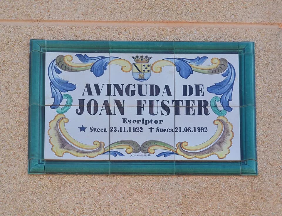 Joan Fuster - Avinguda de Joan Fuster de Dénia, placa.