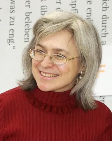 Anna Politkovskaya - Anna Politkovskaya talking with Christhard Läpple.