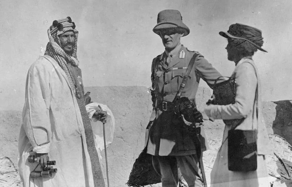 Ibn Saud - A meeting of en:Ibn Saud, en:Percy Cox, and en:Gertrude Bell in 1916