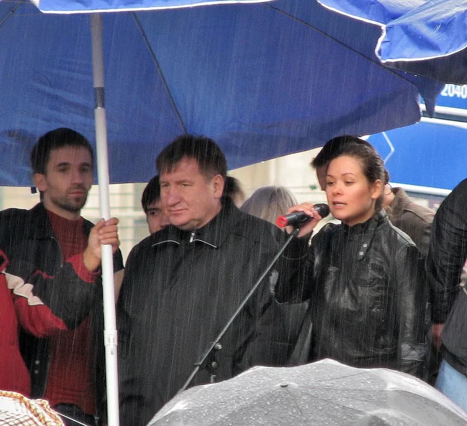 Anna Politkovskaya - Мария Гайдар на трибуне массового митинга памяти Анны Политковской 7 октября 2007 года в Москве. Этот файл — часть фоторепортажа с митинга.