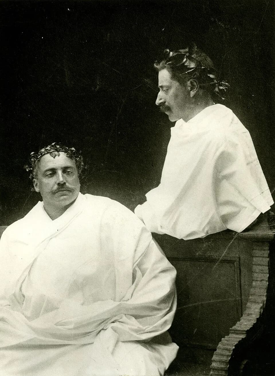 Verner von Heidenstam - Authors Gustaf Fröding and Verner von Heidenstam dressed in togas, the day after Heidenstams marriage at Blå Jungfrun