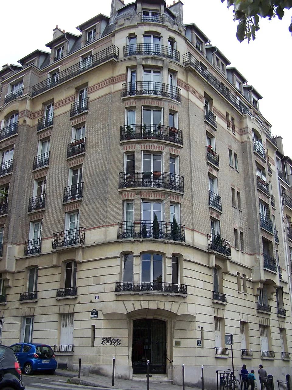 Louis-Ferdinand Céline - View of the building at 4, rue Girardon in Paris at the Butte Montmartre. The writer Louis-Ferdinand Céline lived there at the fifth floor from 1941 to juin 1944