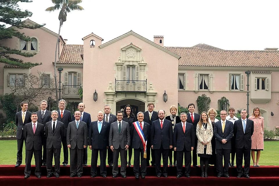 Sebastián Piñera - El Presidente de la República, Sebastián Piñera, participó en la Fotografía Oficial junto a su gabinete ministerial