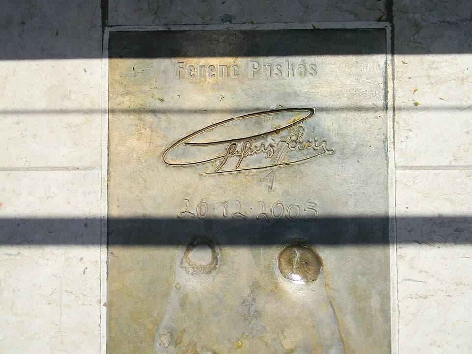 Ferenc Puskás - Monaco, Ferenc Puskas signiture in concrit