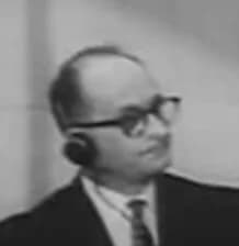 Adolf Eichmann - de:Adolf Eichmann (* 1906; † 1962), SS-Obersturmbannführer und Kriegsverbrecher, während der Gerichtsverhandlung in Israel 1962. Von mir angefertigter Screenshot aus einem Wochenschau