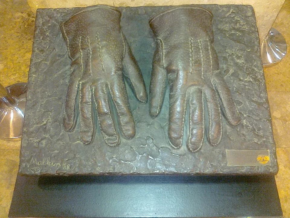 Adolf Eichmann - Bronze mold of the gloves with which Zvi Malkin captured Eichmann