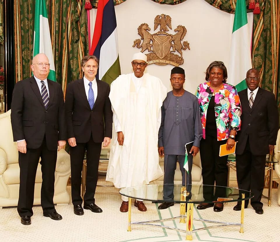Muhammadu Buhari - Deputy Secretary of State Antony "Tony" Blinken, Assistant Secretary of State for African Affairs Linda Thomas-Greenfield, and U.S. Ambassador to Nigeria James Entwistle pose for a 