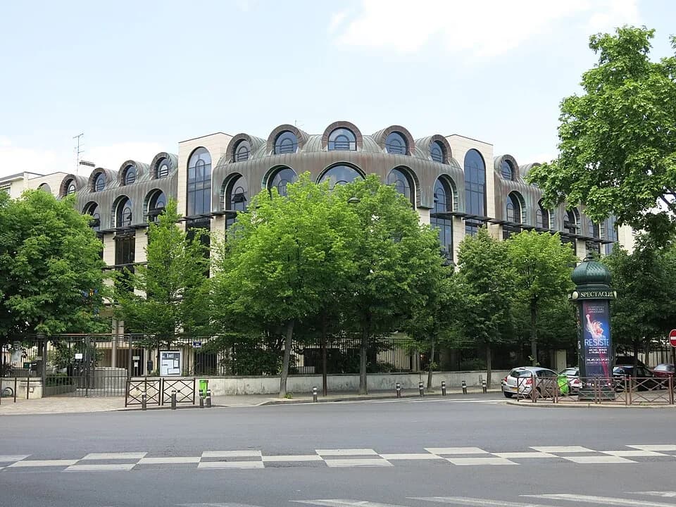 Luis Buñuel - Liceo Español Luis Buñuel (Spanish high school Luis Bunuel), 38 boulevard Victor Hugo, Neuilly-sur-Seine (Hauts-de-Seine, France).